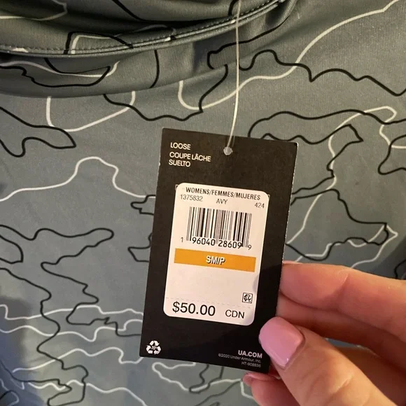 Under Armour NWT Loose Fit Funnel Neck Geometric Hiking Activewear Cold gear Sm - Picture 2 of 4